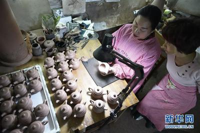 坭興陶藝人郭卉:讓青春在創(chuàng)業(yè)傳承中煥發(fā)光彩